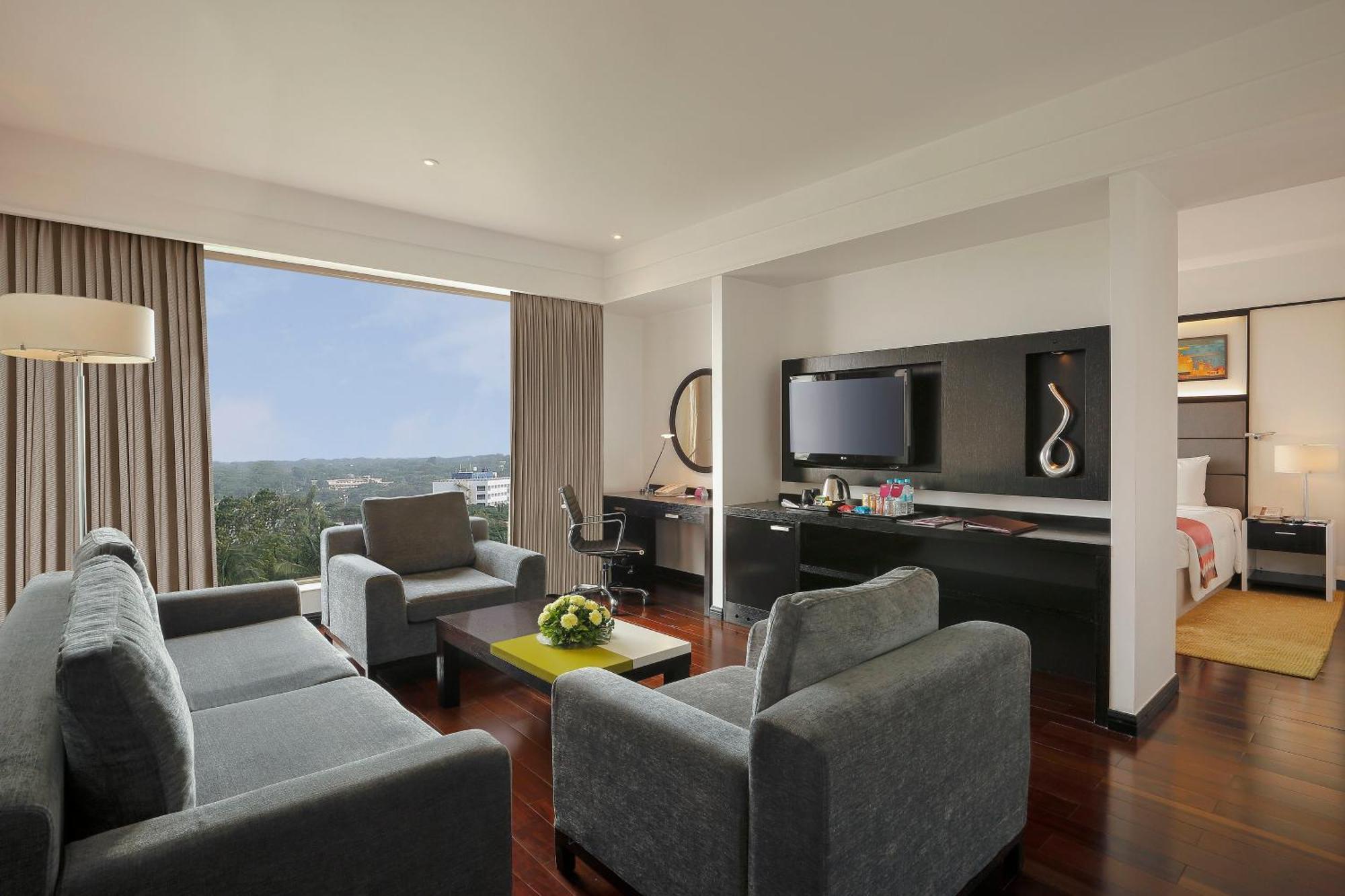 Crowne Plaza Centre By Ihg Hotel Pune