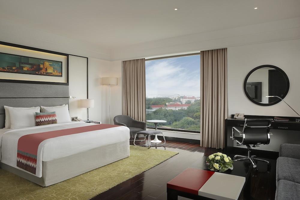 Hotel Crowne Plaza Centre By Ihg 5*